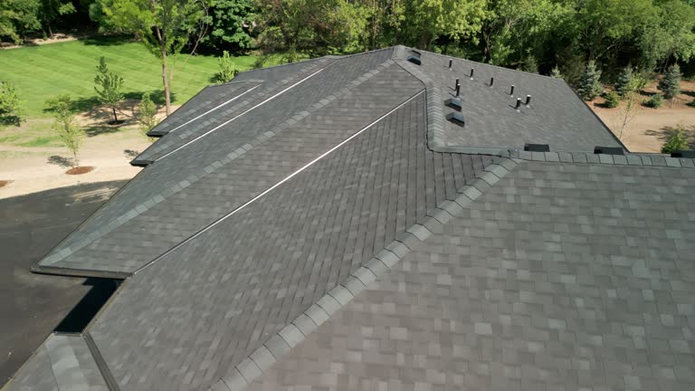 Best Emergency Roof Repair Services  in Hartland, WI